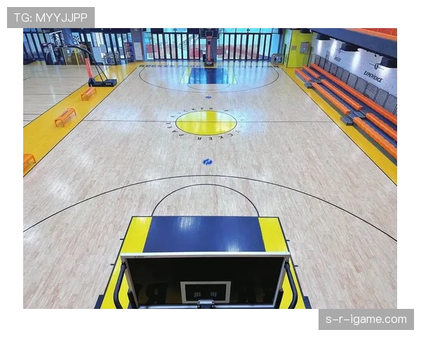 斯特劳瑟全明星射手闪耀赛场,精准投篮引爆观众热情 斯特劳瑟全明星射手闪耀赛场,精准投篮引爆观众热情