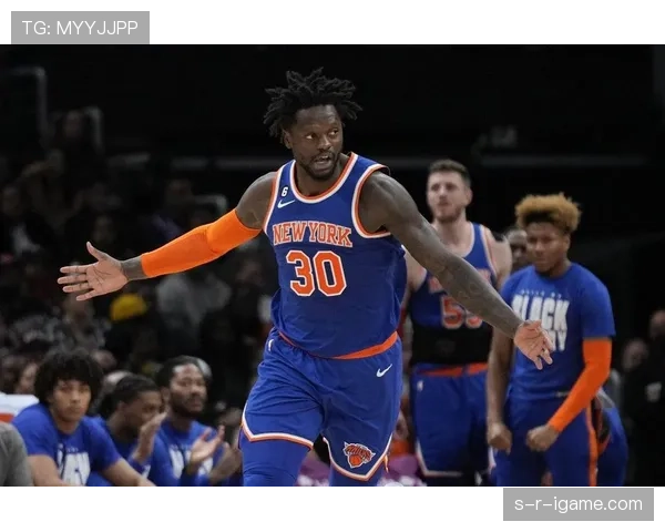 尼克斯兰德尔爆发砍下高分助球队取胜 尼克斯兰德尔爆发砍下高分助球队取胜