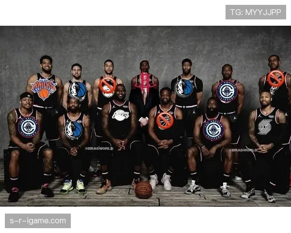 约翰逊领衔全明星前锋阵容,展现巅峰实力 约翰逊领衔全明星前锋阵容,展现巅峰实力