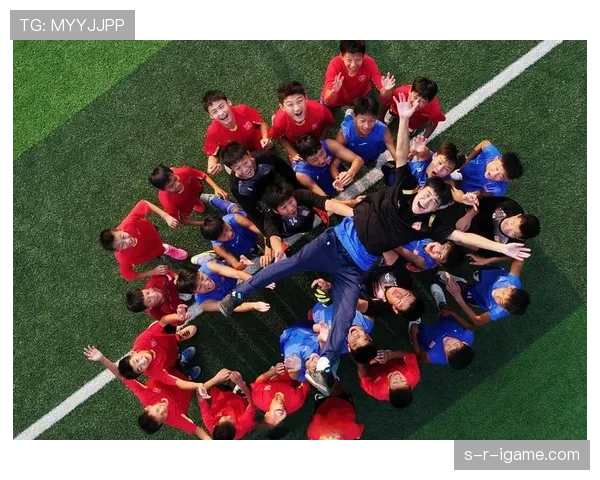 闪耀绿茵场的背后:揭秘足球明星鲜为人知的生活花絮 闪耀绿茵场的背后:揭秘足球明星鲜为人知的生活花絮