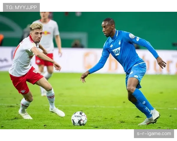 汉堡球员精彩发挥助球队状态回升,强势重返胜利轨道 汉堡球员精彩发挥助球队状态回升,强势重返胜利轨道