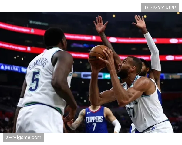 伦纳德关键挡拆拉开空间提升季后赛得分效率